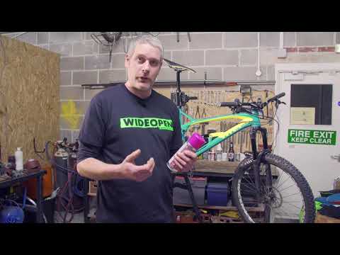 A 400ml can of Juice Lubes Fork Juice, an essential spray for lubricating and maintaining mountain bike suspension forks.