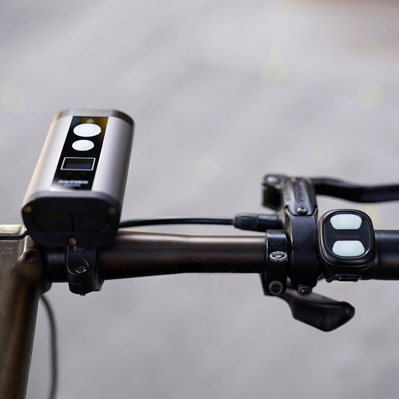 Ravemen PR2400 wireless remote switch mounted on a handlebar for safe mode control.
