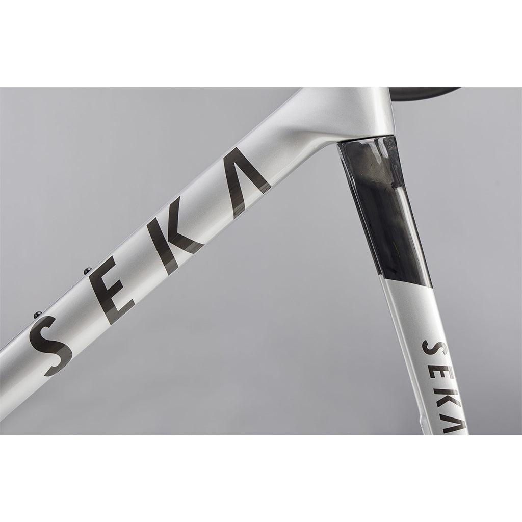 View 4 of the SEKA Spear frameset in achromatic silver.