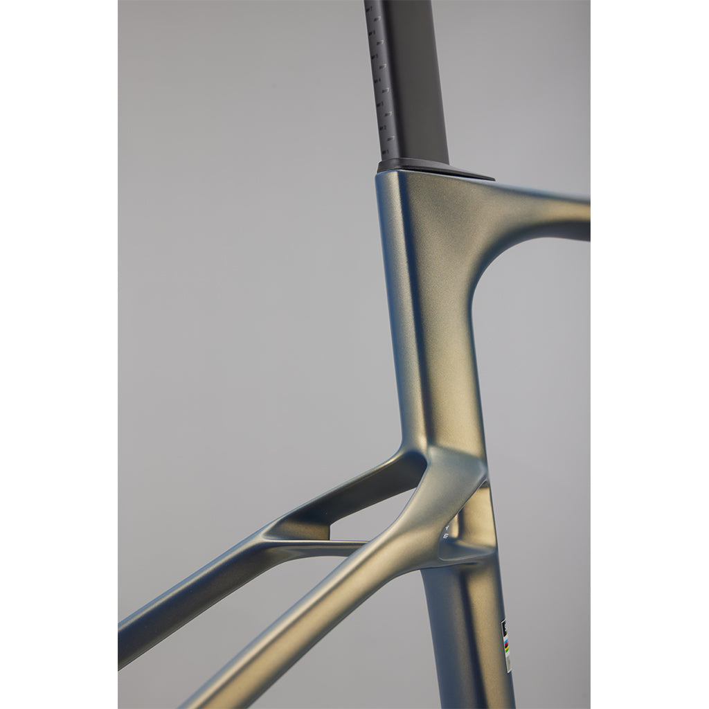 View 4 of the SEKA Spear frameset in twilight blue.