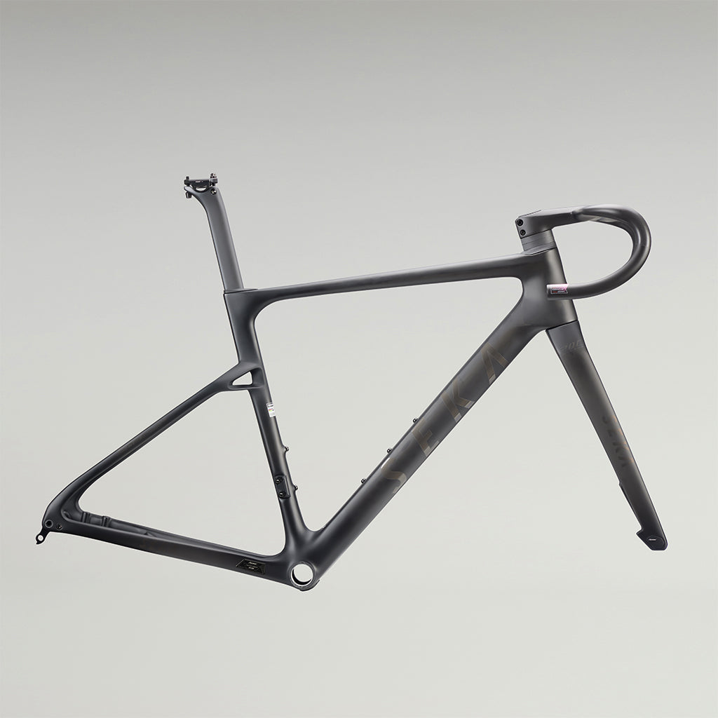 View 2 of the SEKA Spear RDC frameset in shadow black.