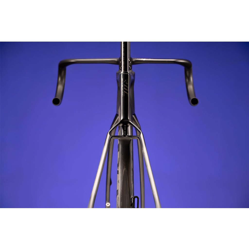 View 5 of the SEKA Spear RDC frameset in shadow black.