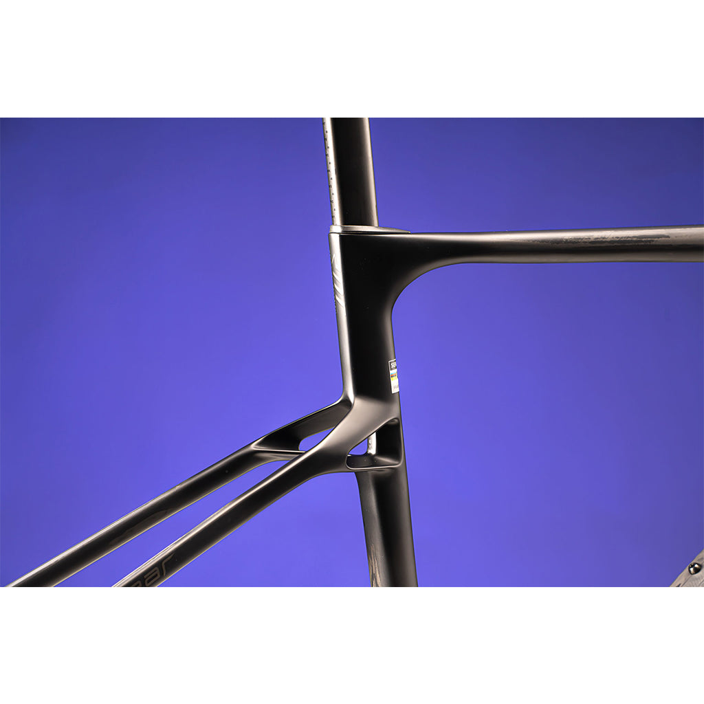 View 6 of the SEKA Spear RDC frameset in shadow black.