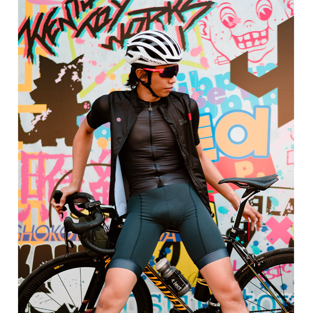 Cycling gilet black breathable design with reflective accents