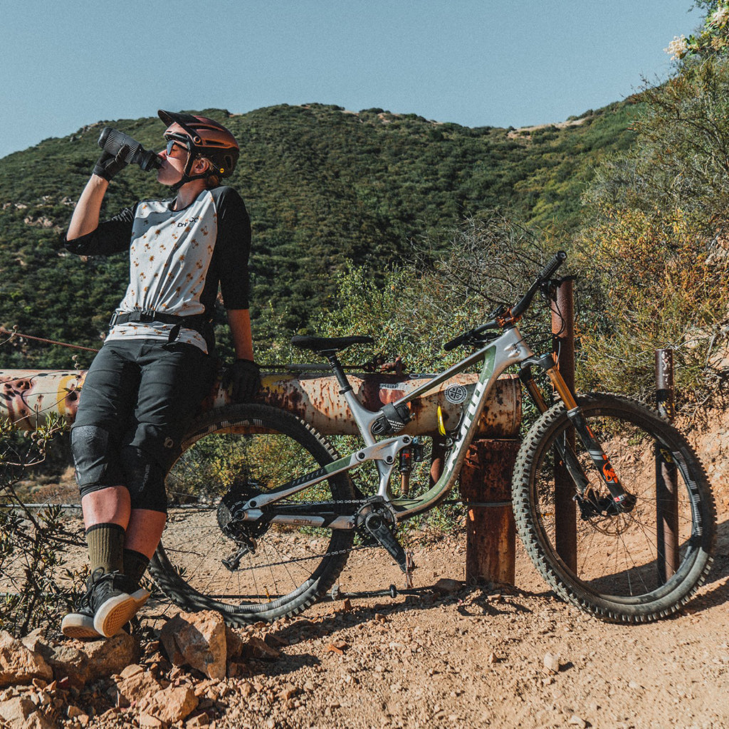 Shop Lezyne Flow Water Bottle - Smoke Grey (600ml) Online in India | United By Cycling