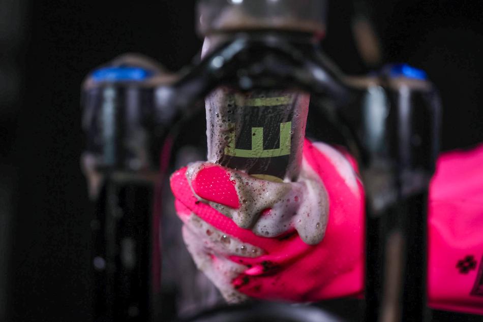 Shop Muc-Off Deep Scrubber Gloves Pink Small Online in India | United By Cycling