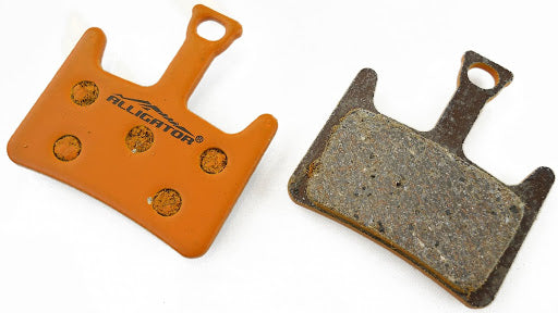  A pair of Alligator organic disc pads with a spring for a single caliper.