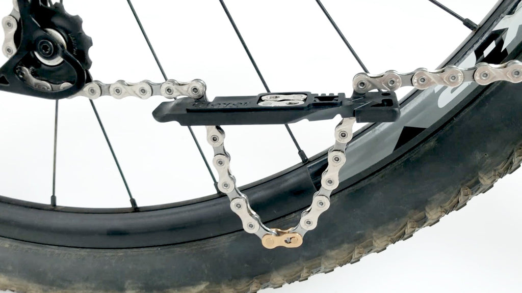 Shop Clever Flatout Black Multi-Function Tire Lever / Chain Hook Online in India | United By Cycling