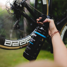 Close-up of Dynamic Bio Drivetrain Detox (1 Ltr), highlighting its eco-friendly formula for removing tough grease and grime.