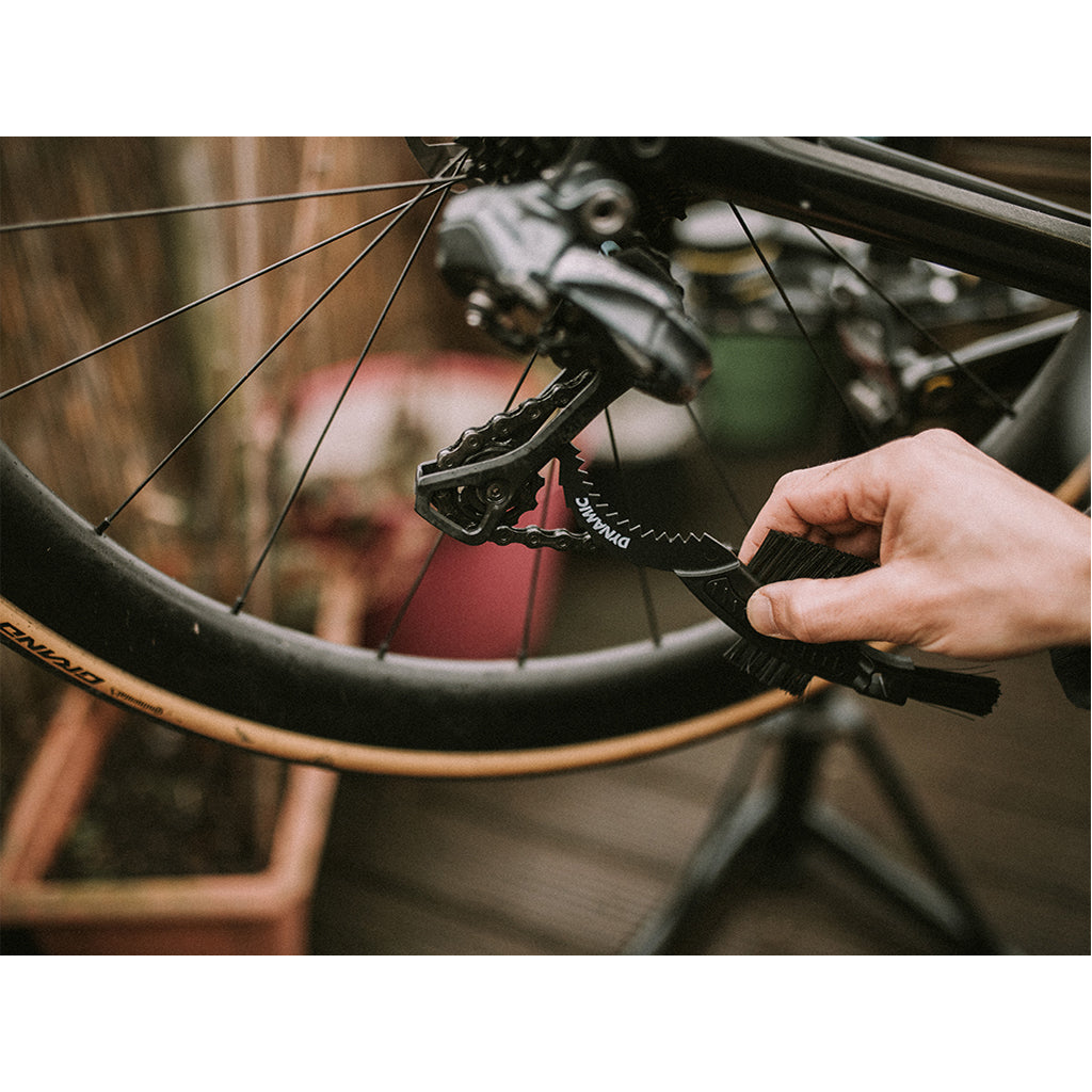 A highly effective Dynamic Claw Brush, engineered to efficiently remove stubborn grime from hard-to-reach areas on mountain and road bike components.