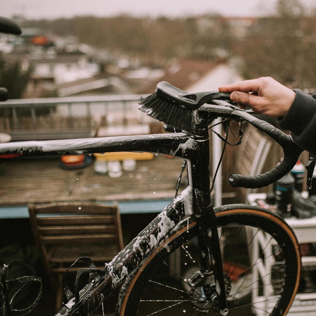 Dynamic Dirt Destroy Foam Spray (400ml) on a muddy mountain bike, showcasing its power to lift and remove heavy dirt.