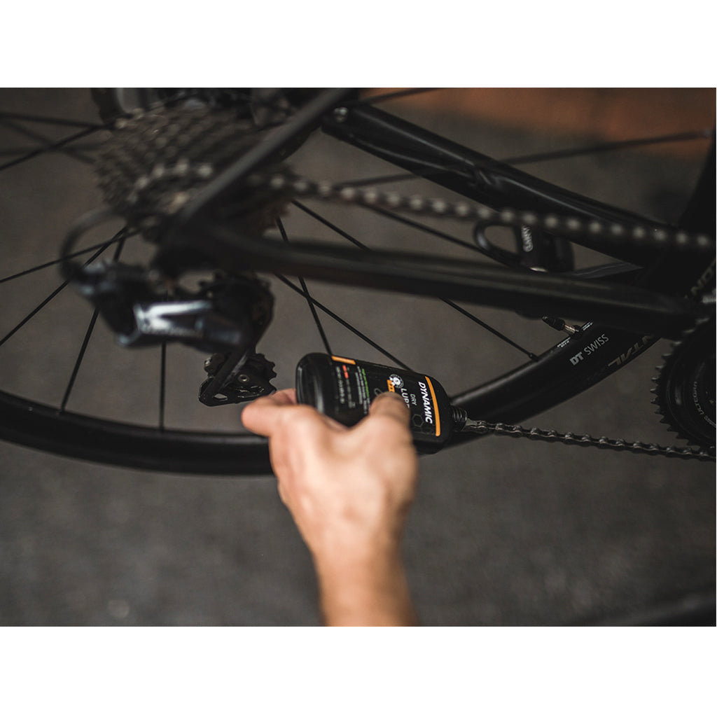 Dynamic Dry Lube Premium 100ml bottle, a high-performance chain lubricant ideal for dry and dusty cycling conditions.