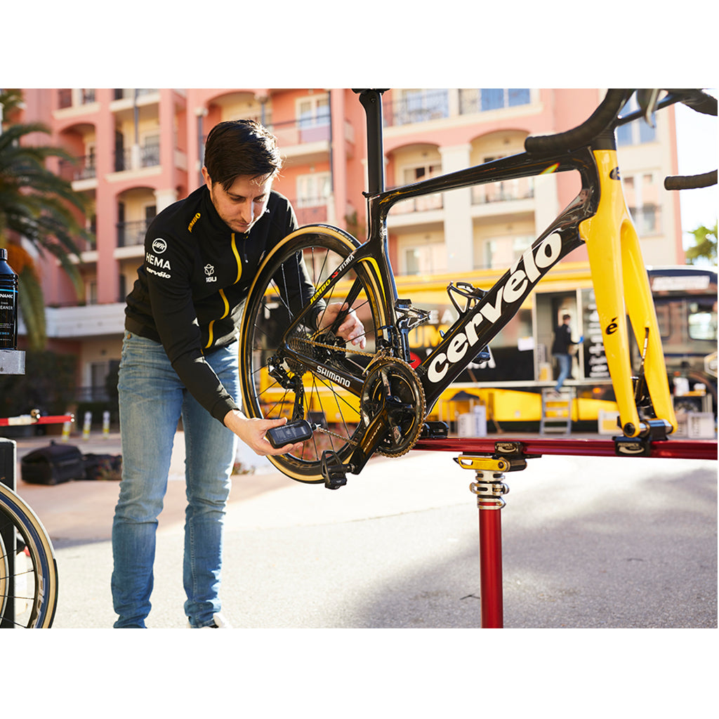 Dynamic Speed Potion Wax (37ml) in a race setting, emphasizing its role in maximizing speed and minimizing chain drag for cyclists