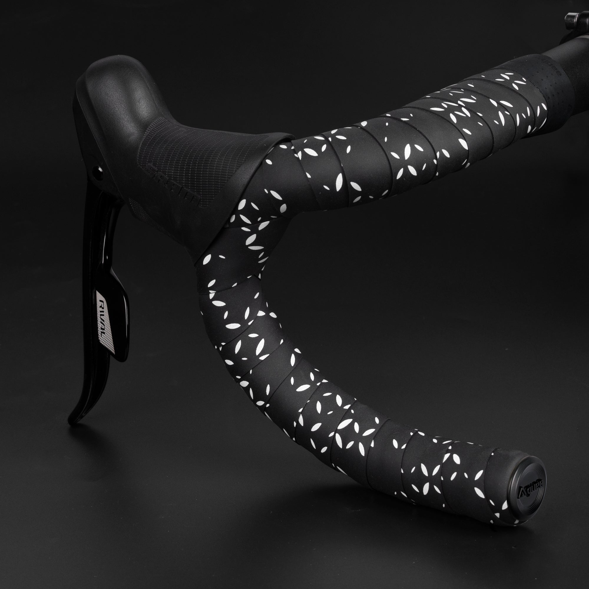 GUEE Attitude Sparkler White cycling bartape, designed for comfortable hand support and long-lasting, high-performance use.

